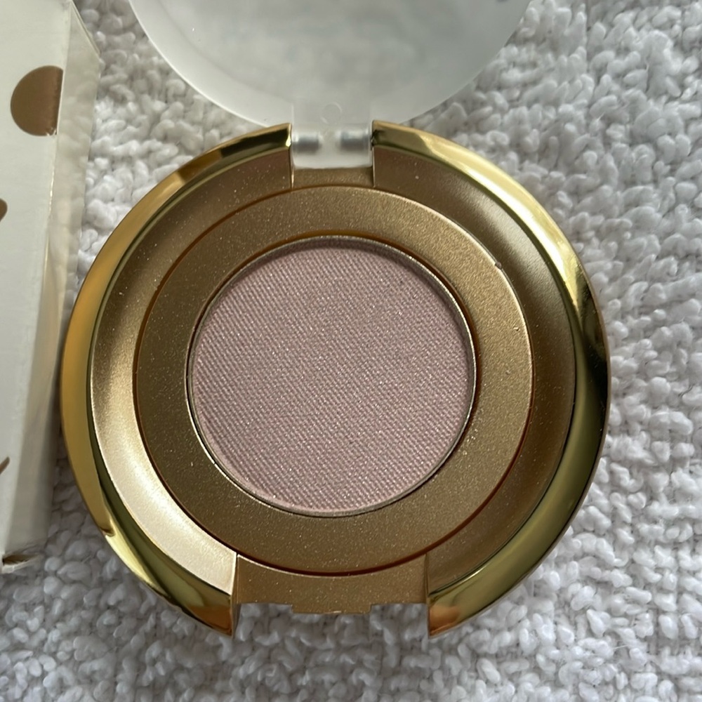 Eye shadow